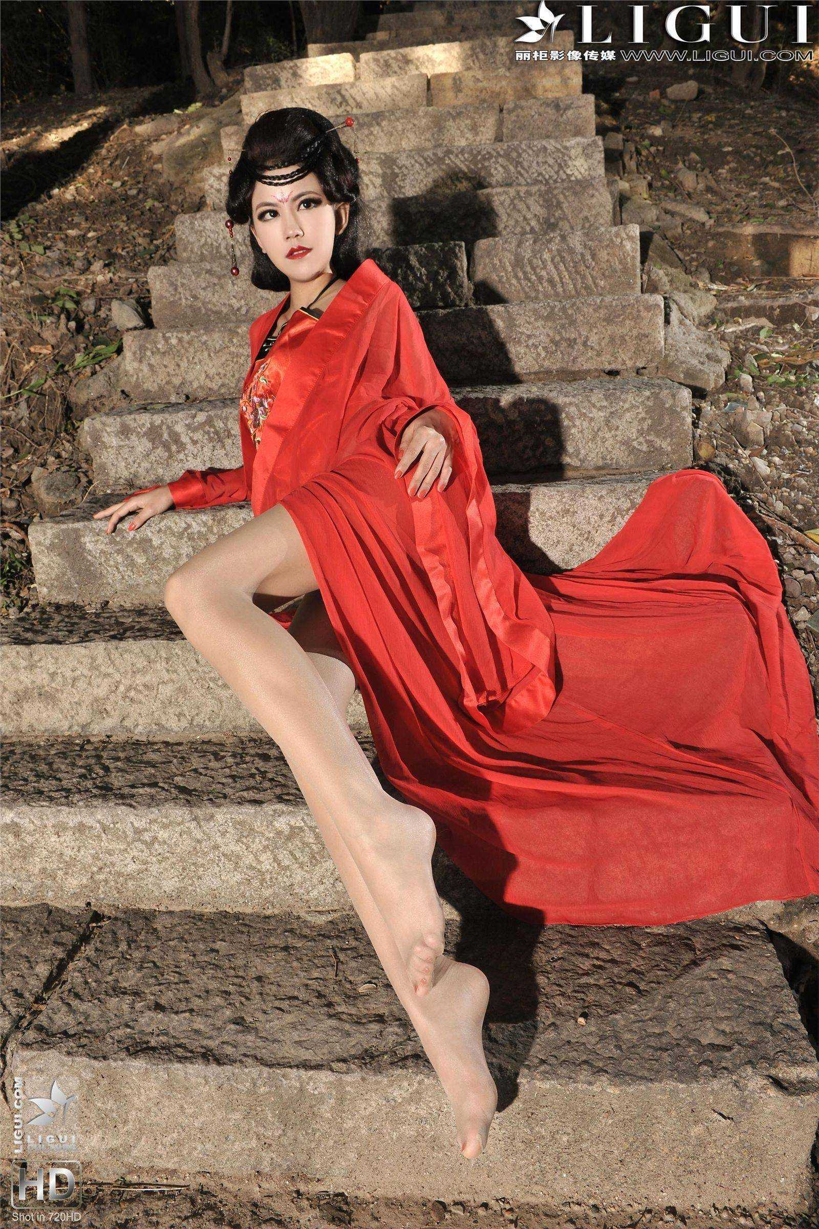 [Ligui丽柜]130207 Model 可馨 性感丝袜美女图片